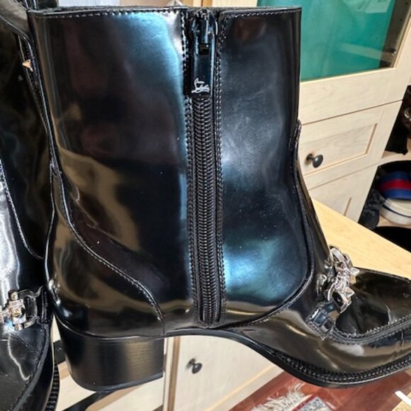 Christian Louboutin Black Chain-Link Accent Size 38 Patent Leather Booties - Picture 4 of 6